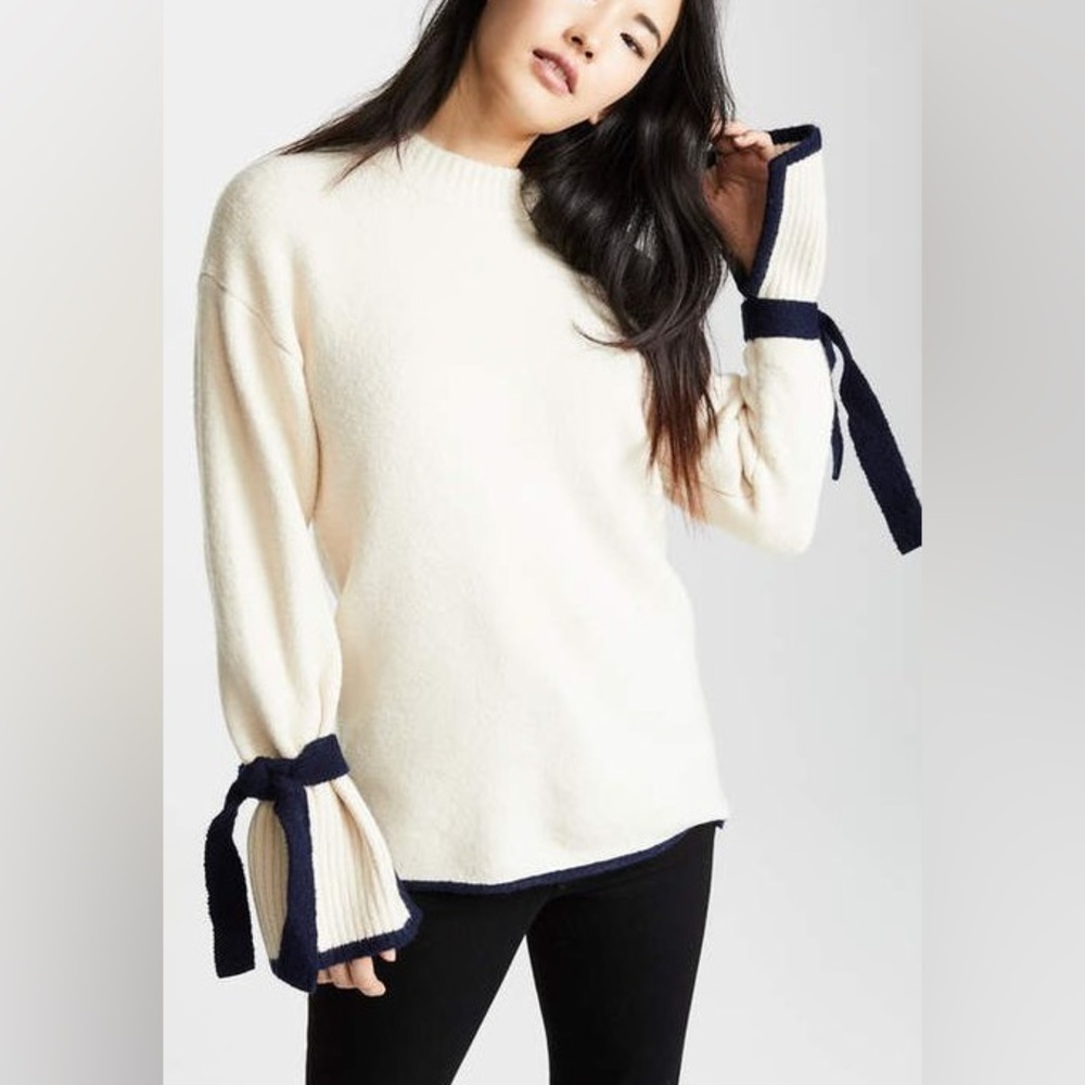 J.O.A. Just One Answer Cream with Navy Blue Trim Tie Sleeve Sweater Size Small